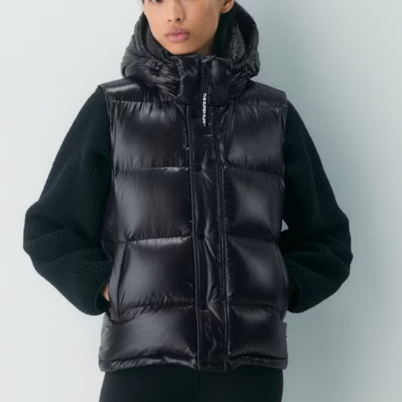 NWT Aritzia the super puff Snug Vest - Picture 1 of 12
